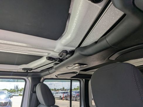 Used 2023 Jeep Wrangler Unlimited Sport AWD/4WD image 22