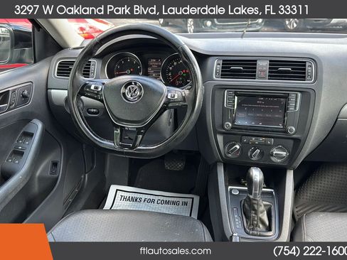 Used 2017 Volkswagen Jetta SE FWD image 29