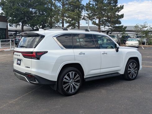 Used 2025 Lexus LX 600 4WD w/ Accessory Package (2T) image 5