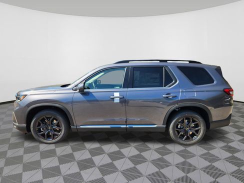 New 2025 Honda Pilot Touring image 5