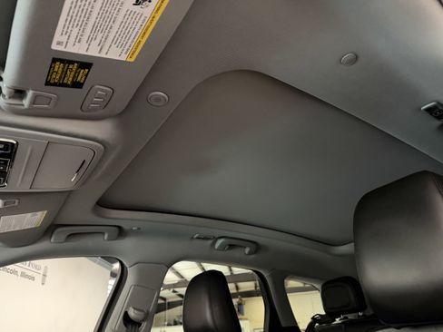 Used 2021 Lincoln Corsair AWD w/ Premium Package image 5
