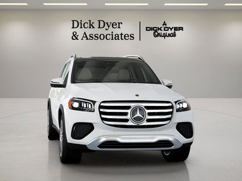 Used 2025 Mercedes-Benz GLS 450 4MATIC image 34