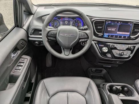 New 2026 Chrysler Pacifica Select w/ S Appearance Package FWD image 17
