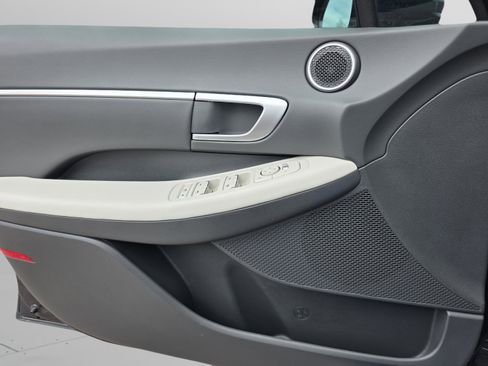 Used 2025 Hyundai Sonata SEL FWD image 21