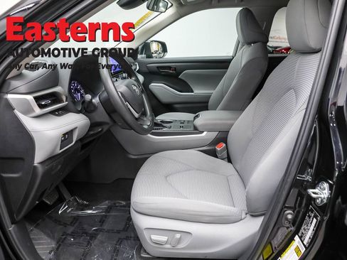 Used 2023 Toyota Highlander L image 13