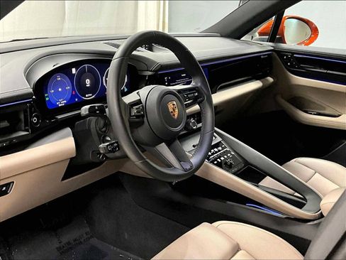 Used 2025 Porsche Macan Electric image 7