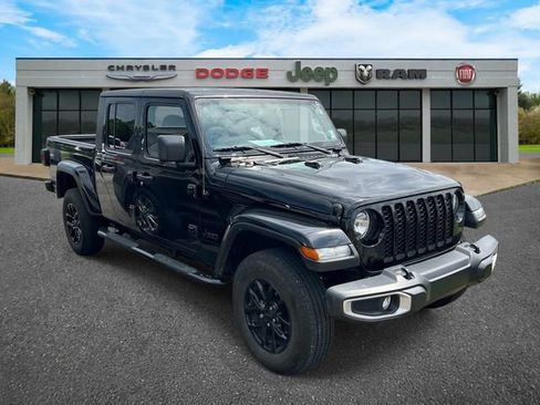 Used 2022 Jeep Gladiator Sport AWD/4WD image 2