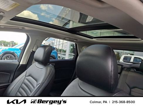 Used 2017 Ford Edge SEL w/ Equipment Group 201A AWD/4WD image 16