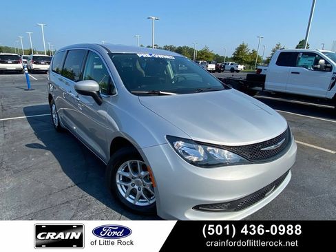Used 2023 Chrysler Voyager LX FWD image 1