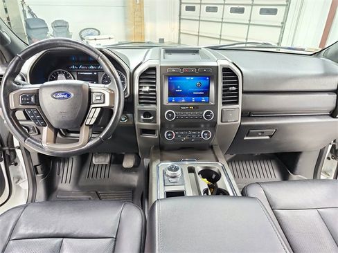 Used 2020 Ford Expedition XLT image 24