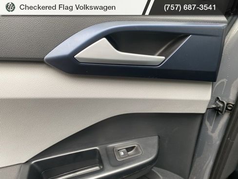 Used 2024 Volkswagen Taos SE image 26