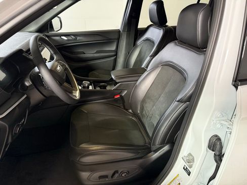 Certified 2025 Jeep Grand Cherokee L Altitude image 11