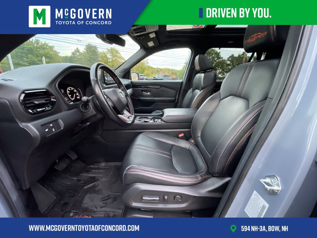 Used 2025 Honda Pilot TrailSport image 11