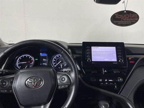 Certified 2021 Toyota Camry SE w/ Cold Weather Package FWD image 15