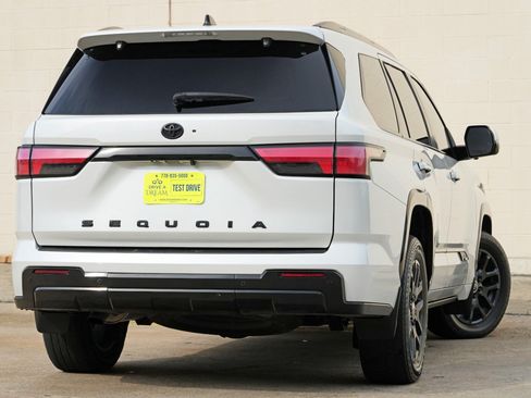 Used 2024 Toyota Sequoia Platinum AWD/4WD image 5