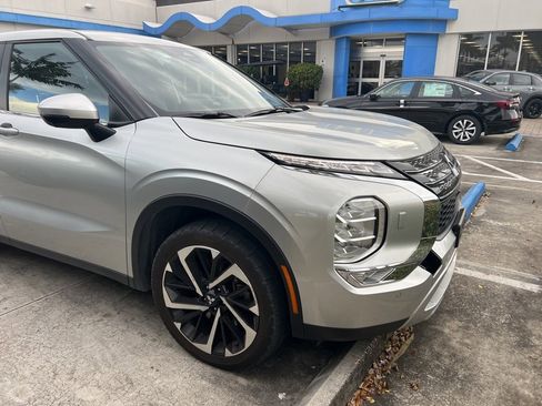 Used 2024 Mitsubishi Outlander AWD image 9