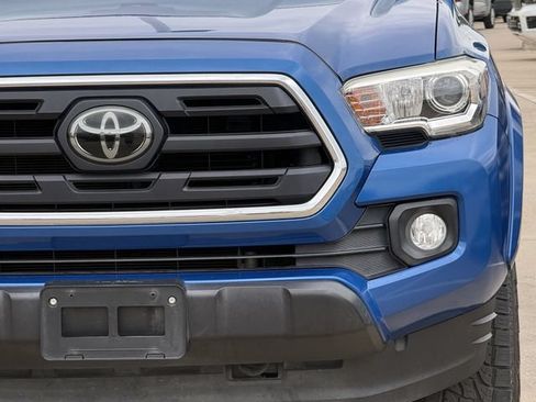 Used 2018 Toyota Tacoma SR5 RWD image 8