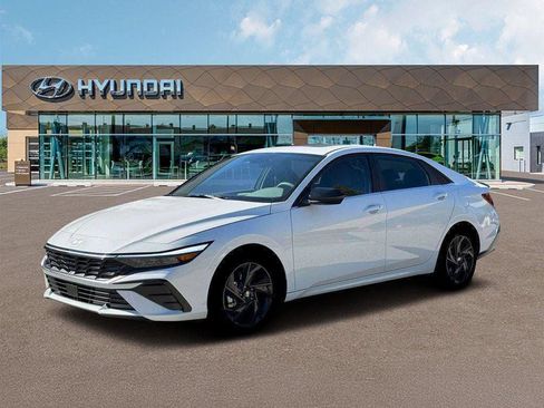 New 2026 Hyundai Elantra SEL Sport FWD image 2