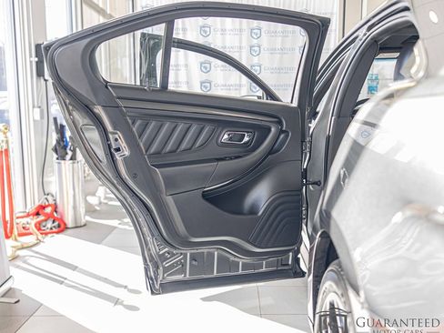Used 2018 Ford Taurus SHO image 34