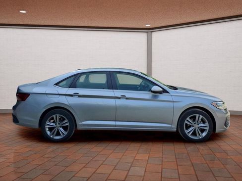 Used 2024 Volkswagen Jetta SE FWD image 4