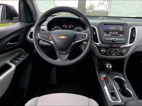Used 2020 Chevrolet Equinox LS w/ LS Convenience Package image 5
