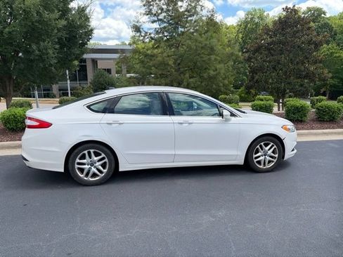 Used 2013 Ford Fusion SE FWD image 2
