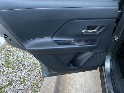 Used 2025 Nissan Kicks SV image 18