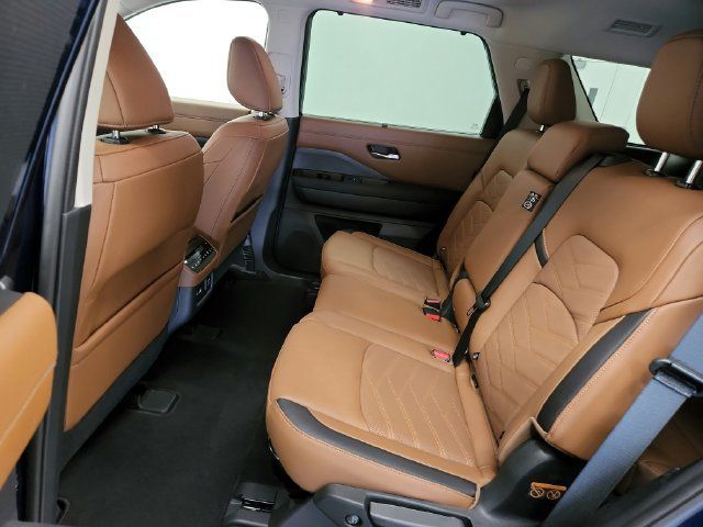 Used 2025 Nissan Pathfinder Platinum w/ Cargo Package AWD/4WD image 20