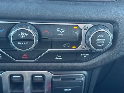 Certified 2025 Jeep Wrangler Sport AWD/4WD image 33