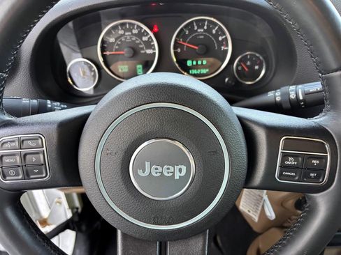 Used 2015 Jeep Wrangler Unlimited Sahara w/ Connectivity Group AWD/4WD image 15