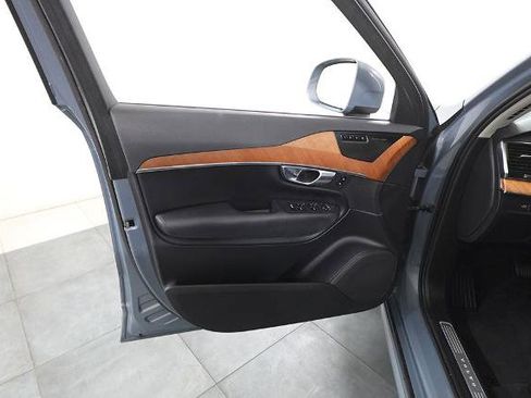 Used 2023 Volvo XC90 B6 Plus image 7