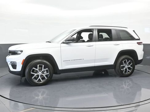 Used 2025 Jeep Grand Cherokee Limited image 2