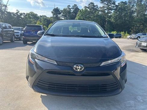Used 2025 Toyota Corolla LE FWD image 1