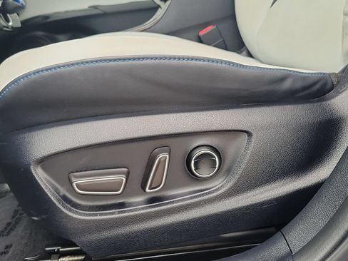 Used 2016 Toyota Prius Four Touring FWD image 16
