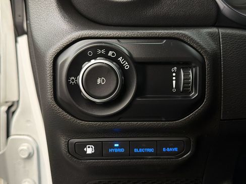 Used 2023 Jeep Wrangler Unlimited Sahara w/ Cold Weather Group AWD/4WD image 30