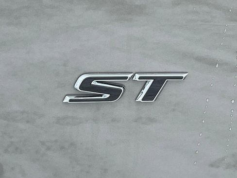 New 2026 Buick Enclave Sport Touring w/ Power Package image 2