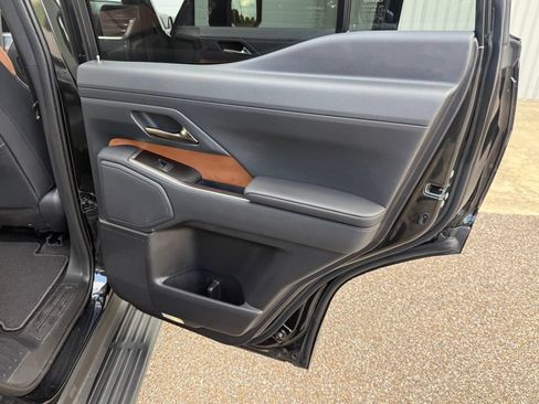Used 2025 Lexus GX 550 w/ Cold Area Package AWD/4WD image 39