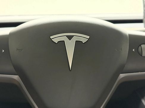 Used 2024 Tesla Model Y Long Range AWD/4WD image 64