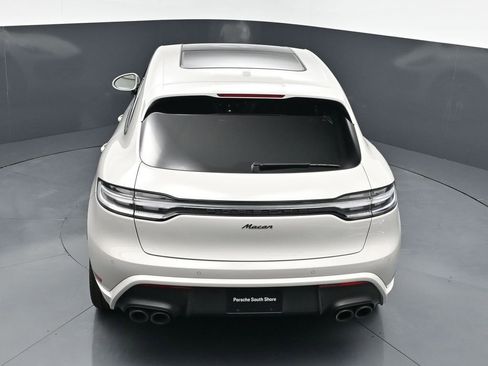 Used 2025 Porsche Macan AWD/4WD image 16
