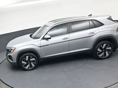 Used 2024 Volkswagen Atlas Cross Sport SE image 29