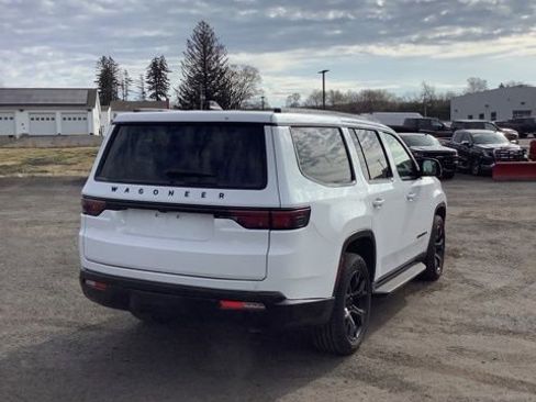 Certified 2024 Jeep Wagoneer Series II image 5