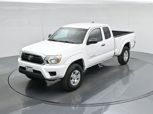 Used 2014 Toyota Tacoma PreRunner image 32