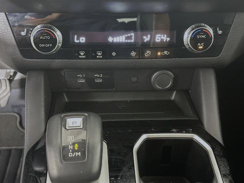 Used 2025 Mitsubishi Outlander SE FWD image 23