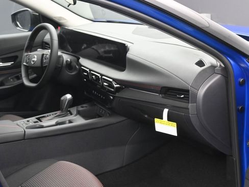 New 2026 Nissan Sentra SR w/ Floor Mat Package FWD image 6