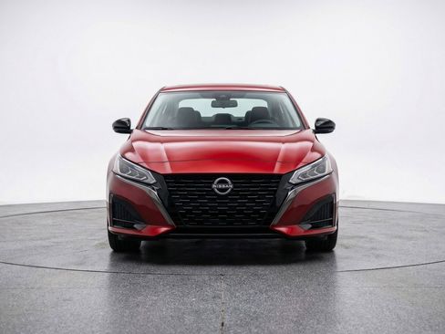 Used 2025 Nissan Altima 2.5 SV image 2