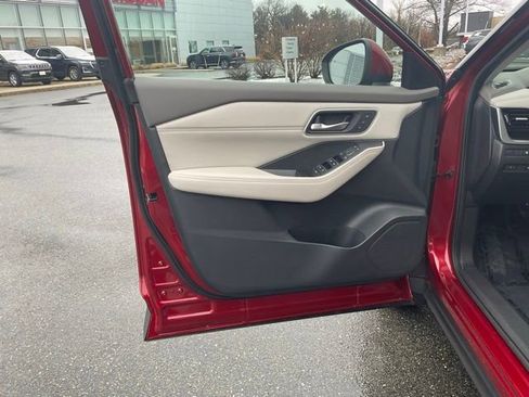 Used 2021 Nissan Rogue SL w/ Premium Package image 11