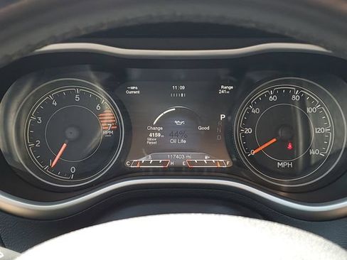 Used 2016 Jeep Cherokee Trailhawk AWD/4WD image 8