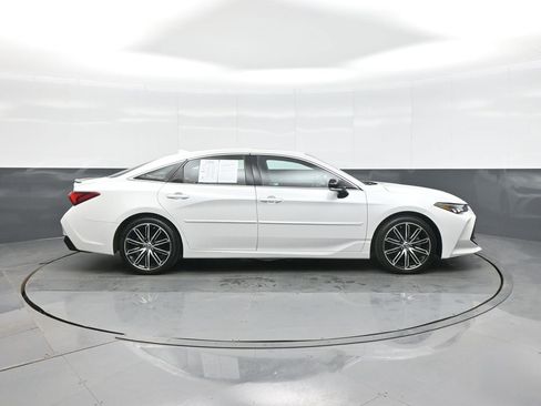 Used 2019 Toyota Avalon XSE image 8