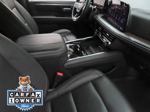 Used 2025 Chevrolet Suburban Z71 AWD/4WD image 24
