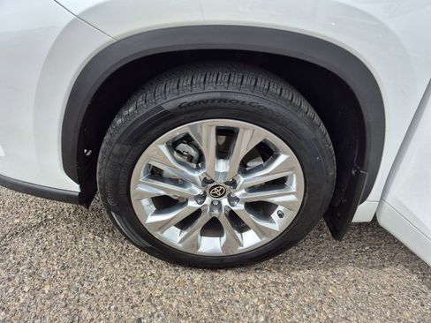 Used 2023 Toyota Highlander Limited image 23